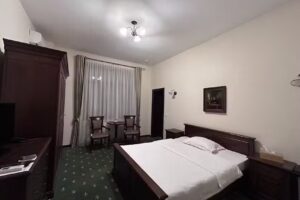 Karlhof Restaurant și Cazare