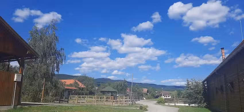 Kurtapataki Vendégház(Cabana din Valea Scurtă)