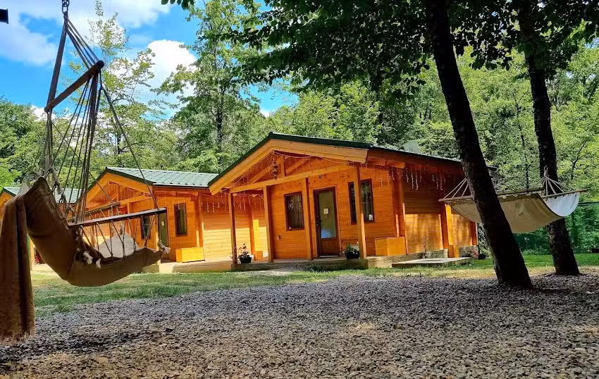 La Căsuțe-n Peștiș