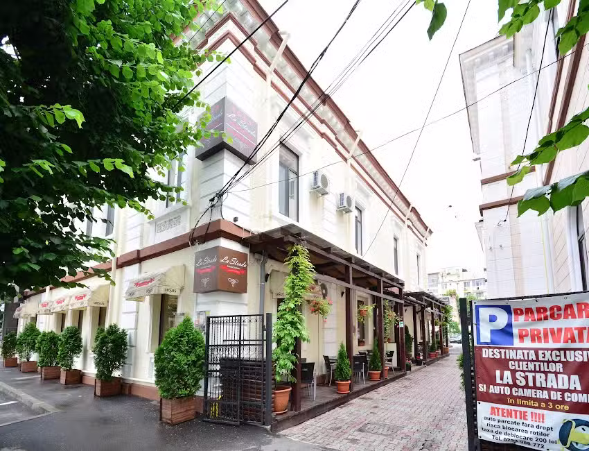 La Strada Boutique Villa