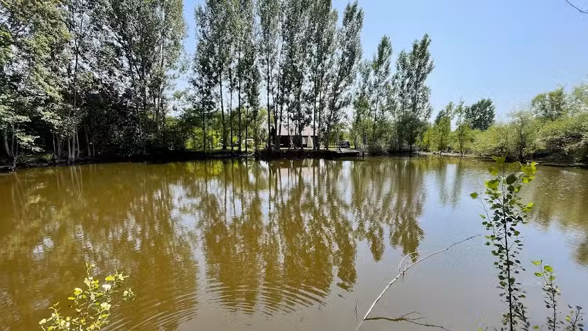Lac pescuit cu cabana inchiriat integral Valcea