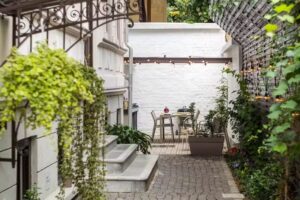 Little Bucharest Mansion Palatul Parlamentului