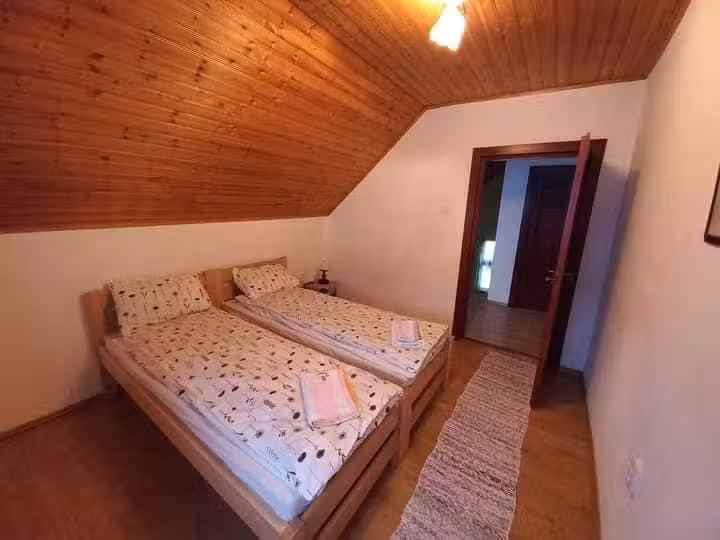 Miksa kulcsosház – Székelyvarság