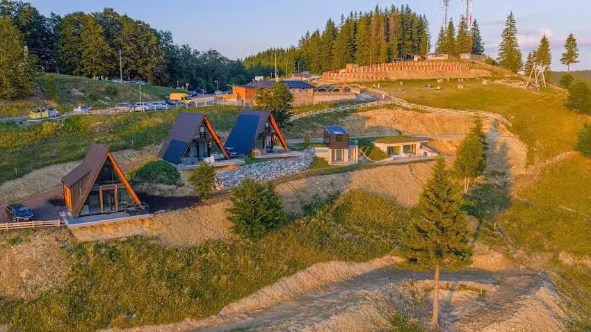 Mirror House – Pasul Palma Village