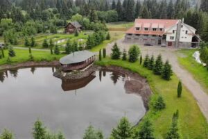 Nyíres menedékház – Cabana turistică „Nyíres”