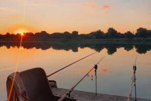 Pensiune(Cabană)&Căsuțe și Piscină+ Lac de pescuit