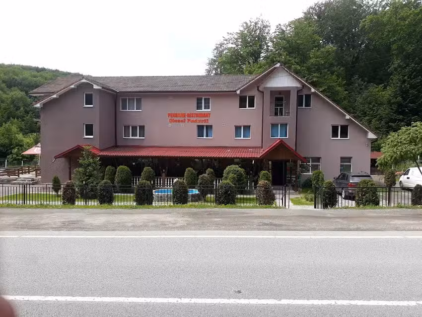 Pensiune-Restaurant Glasul Pădurii