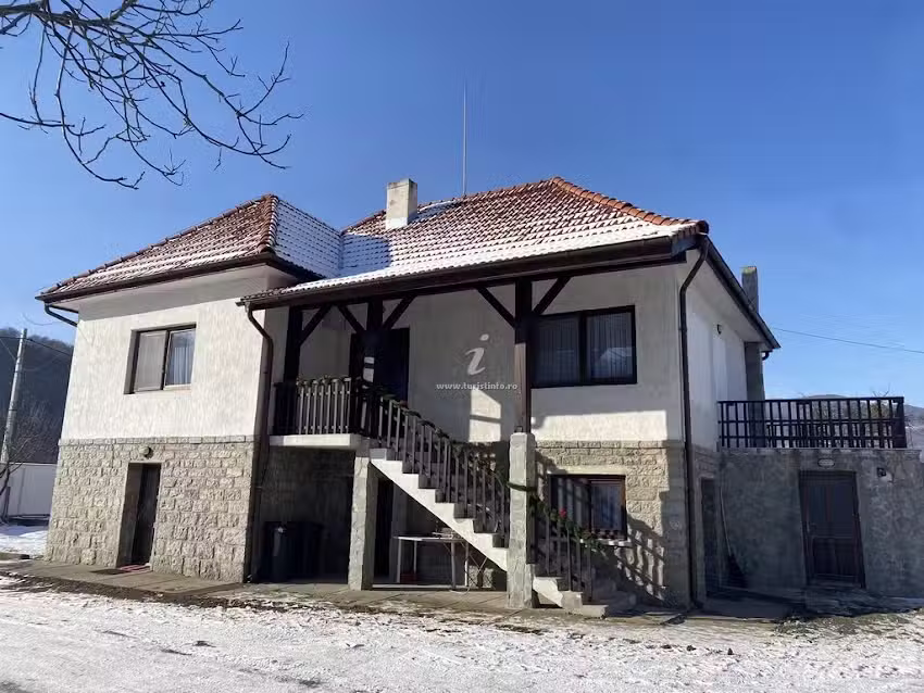 Pensiunea „Casa Ghiurcului”