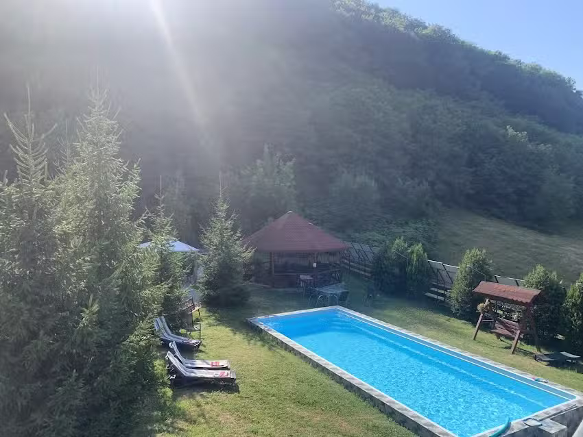 Pensiunea CASTANIA – Polovragi