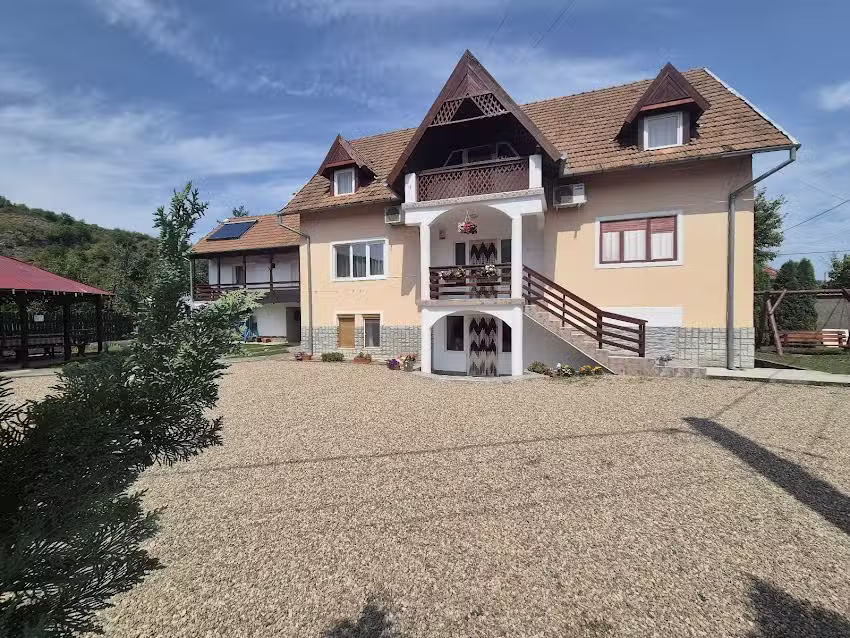 PENSIUNEA CORIMEN VADU CRISULUI