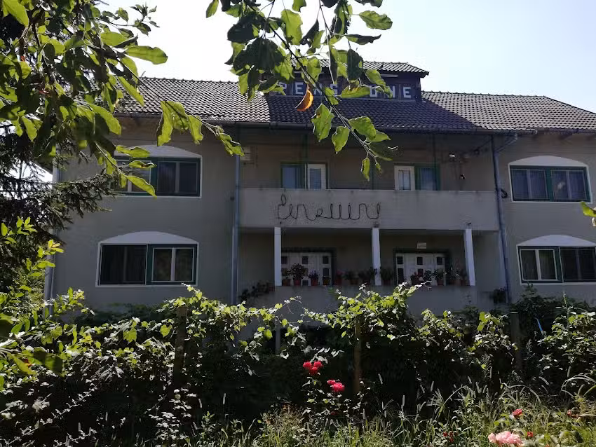 Pensiunea Mara, Comuna Budesti, Sat Linia, Strada Principala, nr 80, Vâlcea