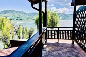 Pensiunea Maria Teodora, Eselnita