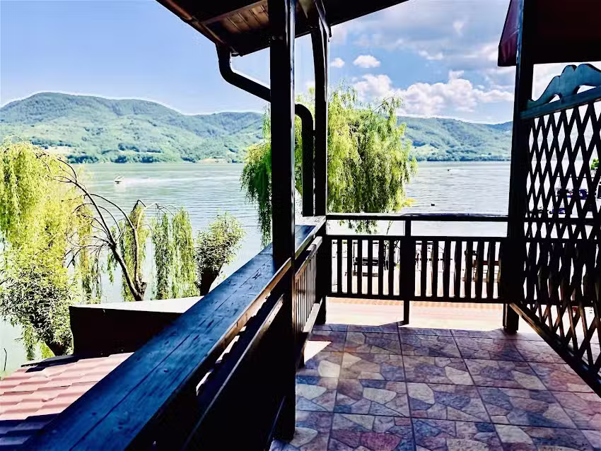 Pensiunea Maria Teodora, Eselnita