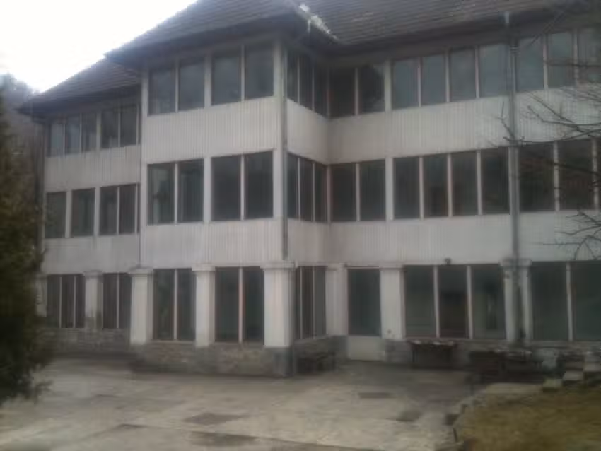 PENSIUNEA OLTOUR – CAZARE DE LA 70 LEI DOMENIUL PENSIUNI CĂLIMĂNESTI CĂCIULATA VALEA OLTULUI VÂLCEA CU PISCINĂ CU APĂ TERMALĂ