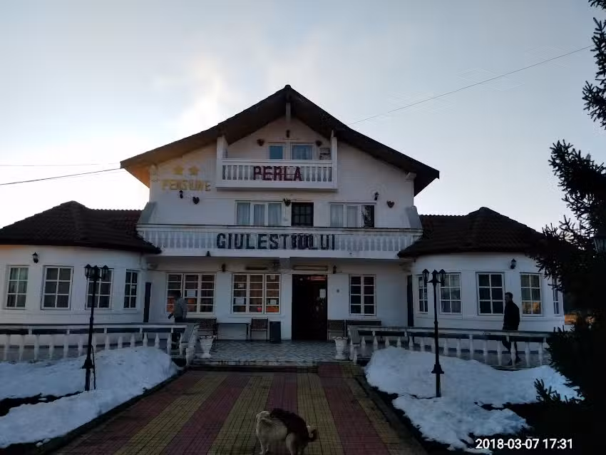 PENSIUNEA PERLA GIULEŞTIULUI