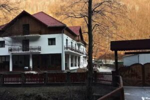 Pensiunea Piatra Roşie