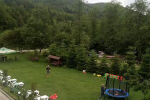 PENSIUNEA VALEA NEGRASULUI TOM CRIS