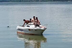 Pescuit la Dunăre, barci cu motor, cazare in rulote