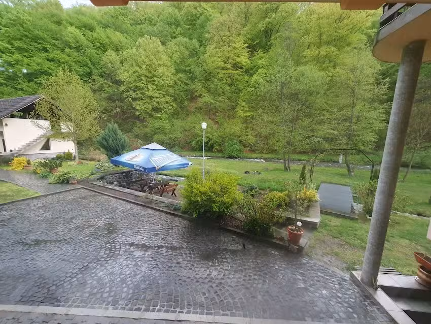 Popasul Vanatorilor Lotrioara Iriptions