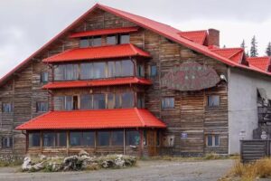 Refugiul Salvamont Muntele Rosu