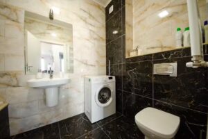 Regim Hotelier Aaron