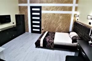 S.C. CAZARE REGIM HOTELIER S.R.L.