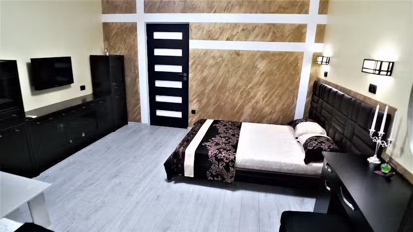 S.C. CAZARE REGIM HOTELIER S.R.L.