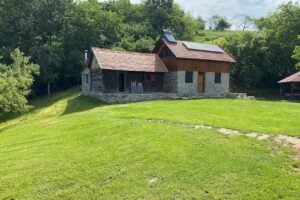 Salaš u Bregu in Cheile Carasului