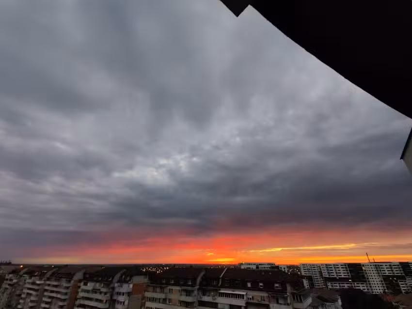 Sky View Penthouse In City Center by Cityhome