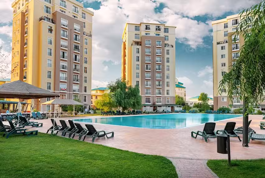 Stay Inn by Cosmopolis