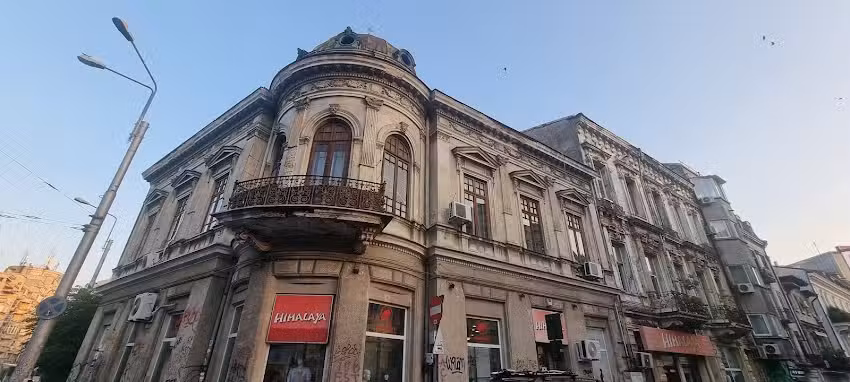 The Floor Piata Unirii