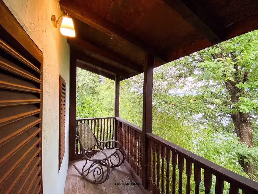 The LakeHouse – Tauț