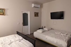 Theater Guesthouse with Parking