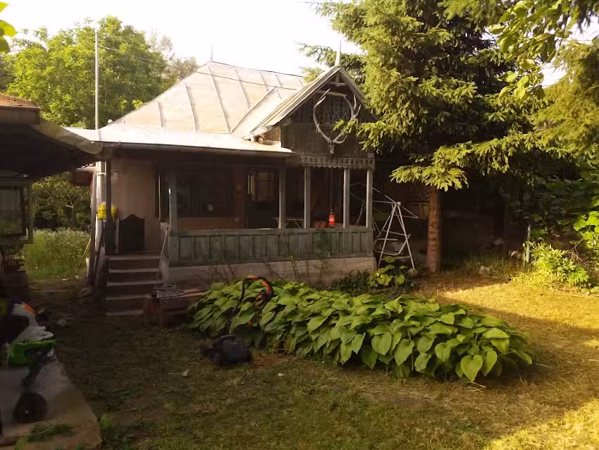 Tibar’s Holiday House