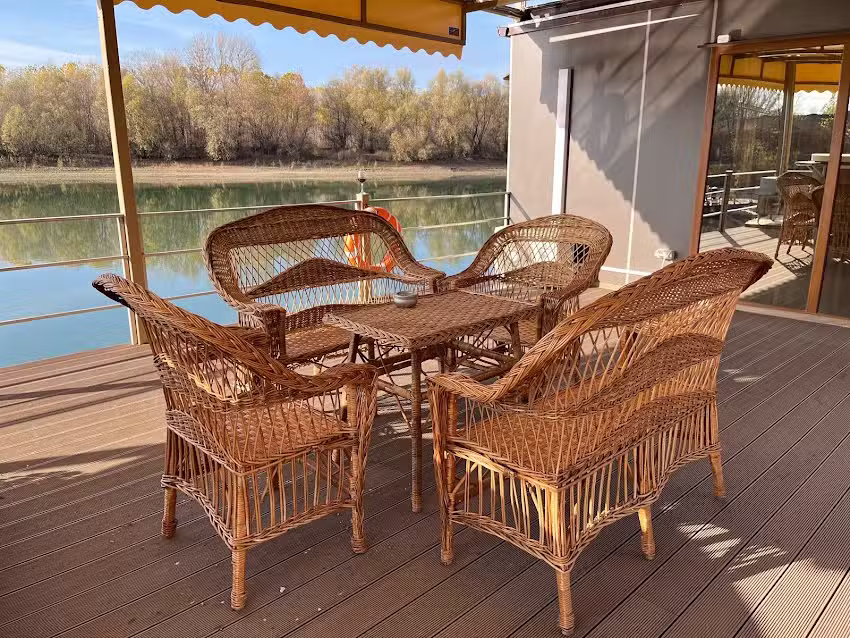 Tiena Hotel Plutitor