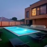 Vila cu piscina pentru petreceri private/majorat