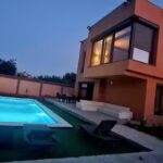 Vila cu piscina pentru petreceri private/majorat