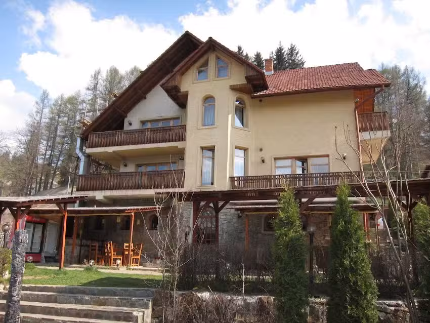 Vila Iulia – Cazare la Pensiune & Restaurant Vatra Dornei