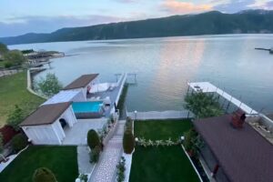 Vila Simbol Eselnita