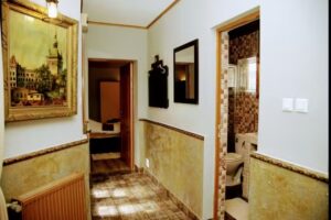Vintage Apartment – Central 2BDR