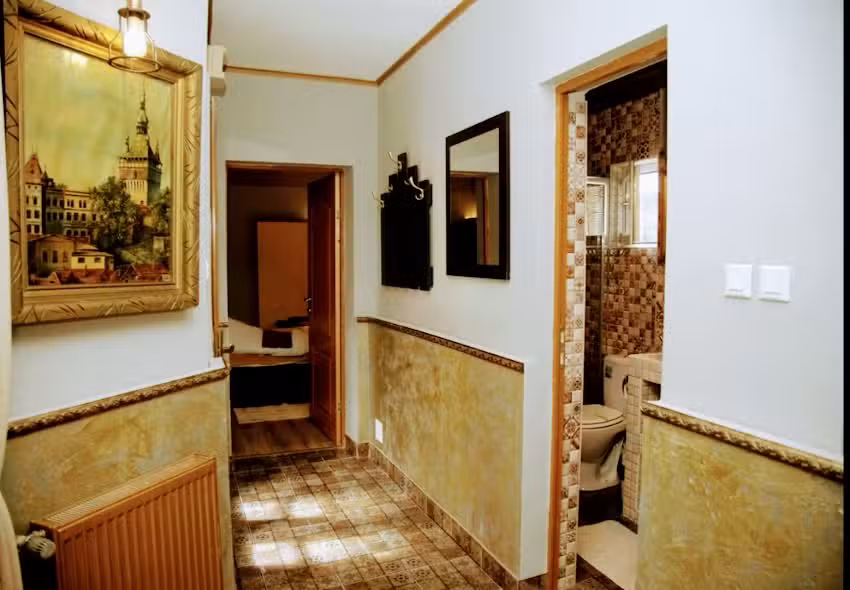 Vintage Apartment – Central 2BDR