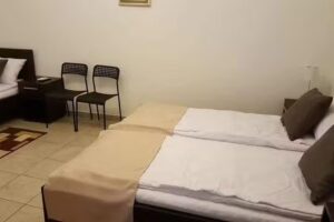 Vis A Vis Studio -cazare in regim hotelier in studiouri self catering cu baie proprie