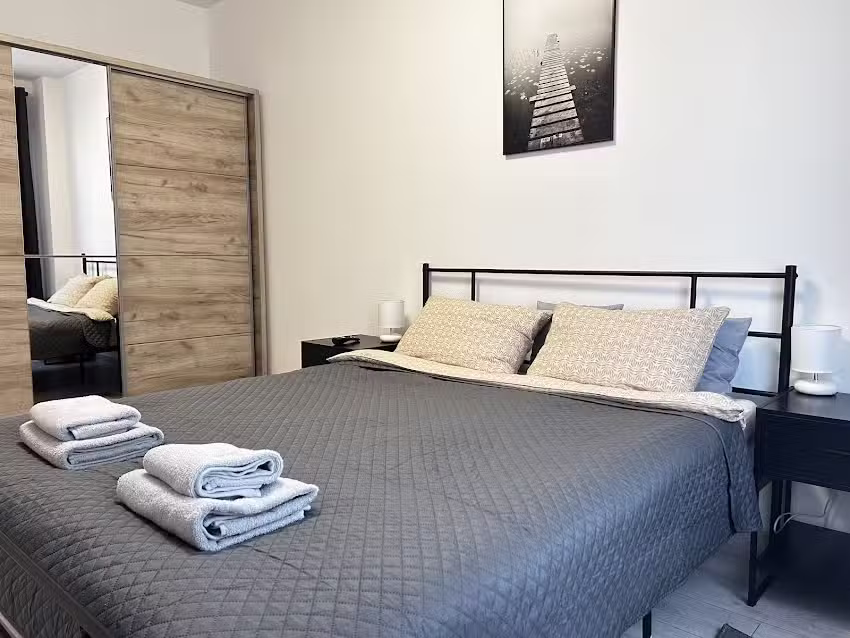 Yellow Dawn Apartment